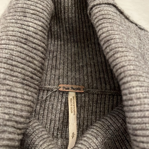 Free People turtleneck in women’s size small. Gently used. - Picture 2 of 4